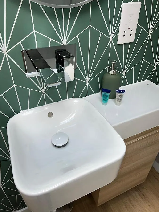 ברייטון Central Ensuite Guest Unit With Air Conditioning And Free On Street Parking